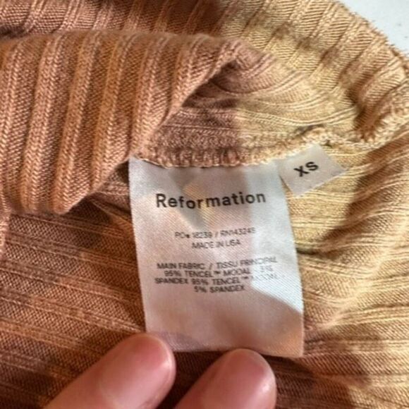 Reformation Crew Neck Ribbed Tank Top XS Tan Beige Neutral Stretch Layering - Picture 8 of 9